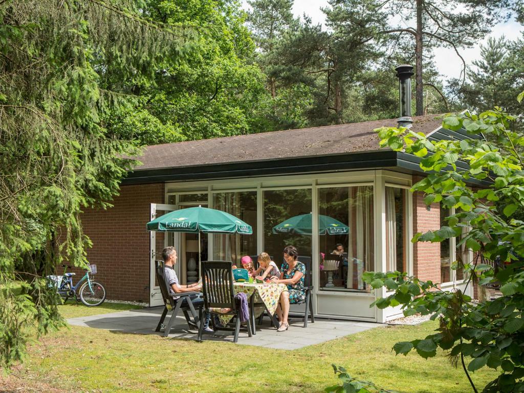 Landal Miggelenberg Hotell Hoenderloo Exteriör bild